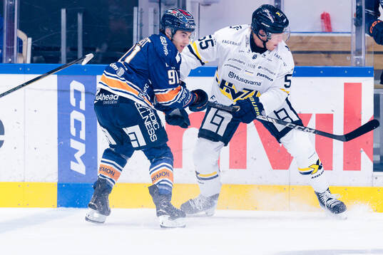 Växjös Felix Robert och HV71s Andreas Borgman
