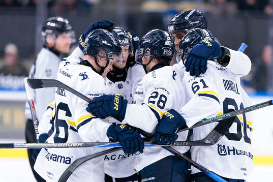 HV71s Justin Glenn Kloos jublar