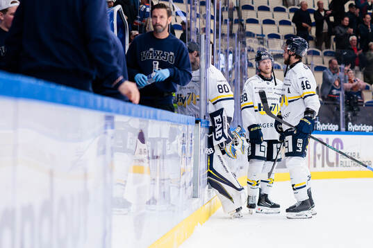 HV71s Olle Alsing och Joona Luoto deppar