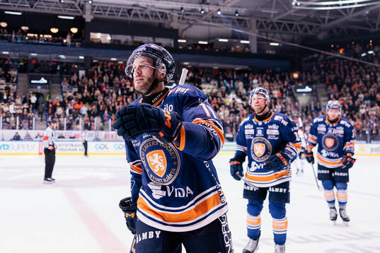 Växjös Brogan Rafferty jublar