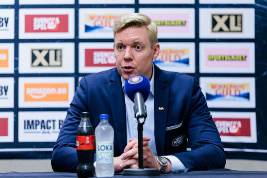 HV71s tränare Anton Blomqvist på presskonferens