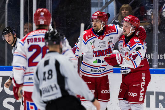 Timrås Jonathan Dahlén jublar med Emil Pettersson