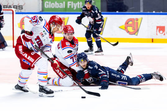 Timrås Anton Wedin och Timrås Erik Walli Walterholm mot
