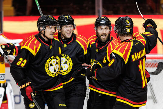 Brynäs Jakob Silfverberg jublar med Greg Scott, Johan