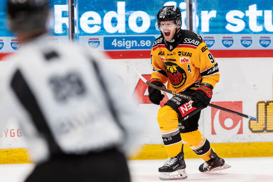 Luleås Brian O'Neill jublar