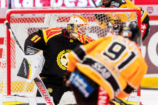 Brynäs målvakt Collin Delia släpper in 4-1 av Luleås