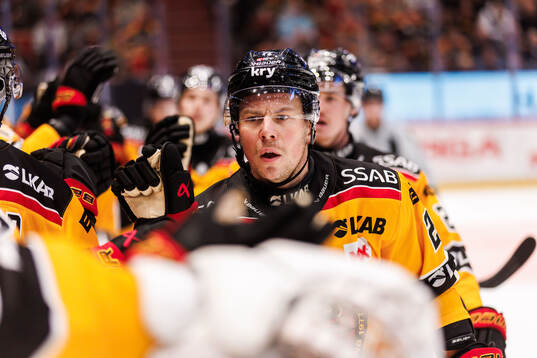 Luleås Erik Gustafsson jublar