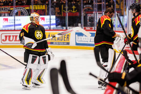 §250916 Brynäs målvakt Collin Delia och målvakt Damian