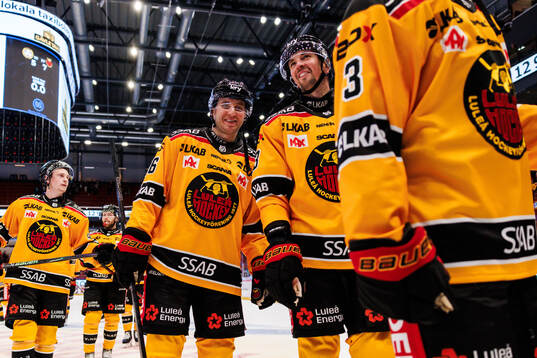 Luleås Anton Levtchi och Eetu Koivistoinen jublar