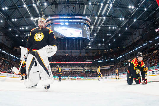 Brynäs målvakt Damian Clara och Mattias Norlinder deppar