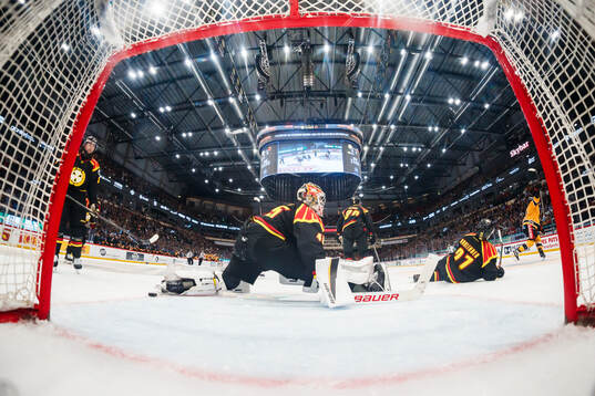 Brynäs målvakt Damian Clara och Mattias Norlinder deppar