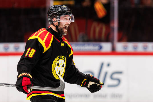 Brynäs Johan Larsson jublar
