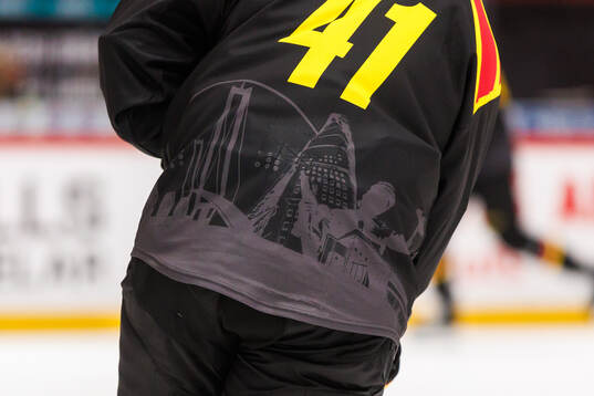 Brynäs träningströja med motiv från svenska städer