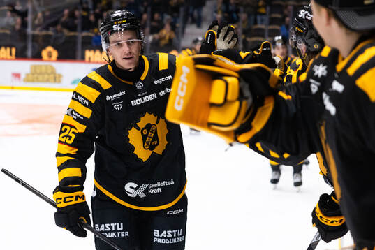 Skellefteås Pontus Johansson jublar