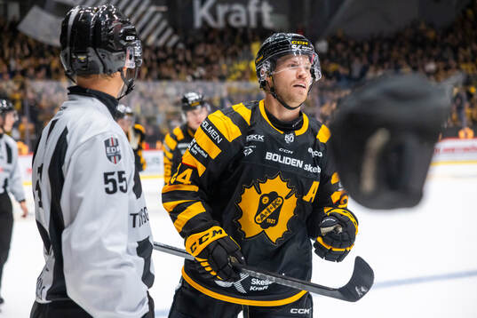 En keps framför Skellefteås Oscar Lindberg