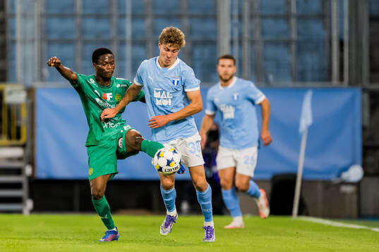 BK Olympics Banabas Tagoe och Malmö FFs Hugo Bolin