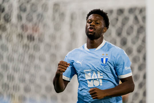 Malmö FFs Emmanuel Ekong jublar