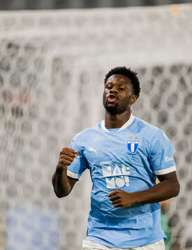Malmö FFs Emmanuel Ekong jublar