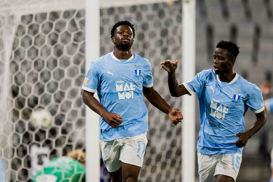 Malmö FFs Emmanuel Ekong och Salifou Soumah jublar