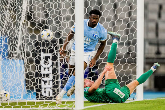 Malmö FFs Emmanuel Ekong jublar