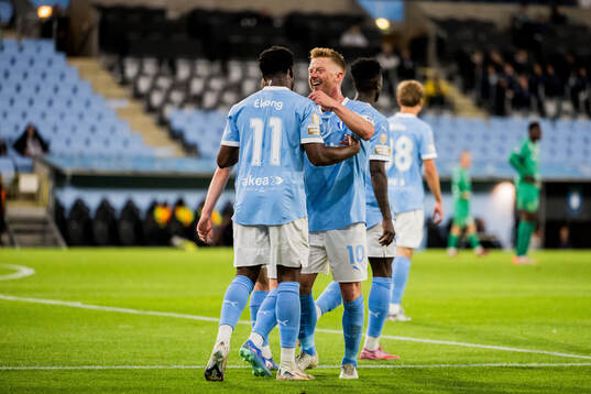 Malmö FFs Emmanuel Ekong och Anders Christiansen jublar