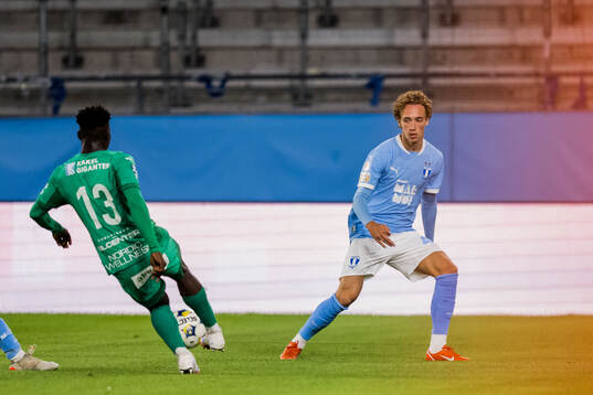 BK Olympics Yusuf Olatunji Salau och Malmö FFs Anton Höög