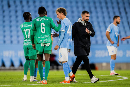 BK Olympics Francis Oluwaseun Dovi och tränare Anes Mravac