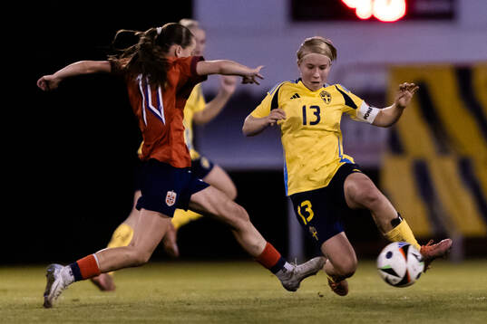 Norges Kia Halvorsen Nesse och Sveriges Emilia Jägestedt