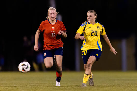 Norges Ingrid Mannsverk och Sveriges Lily Berglund