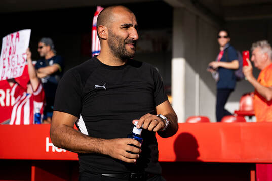 Head coach Mak Lind