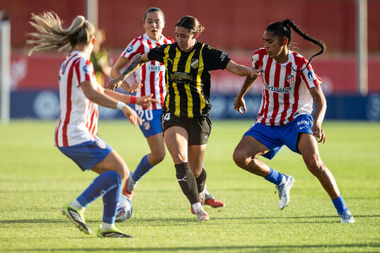 Tabby Tindell of Häcken and Gabriela Garcia of Atletico
