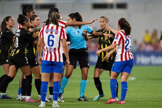 Aivi Luik of Häcken reacts against Vilde Böe Risa of