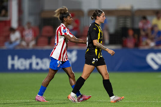 Luany of Atletico Madrid and Tabby Tindell of Häcken