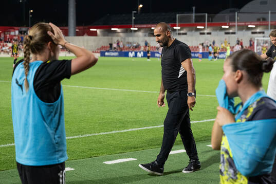 Head coach Mak Lind of Häcken looks dejected