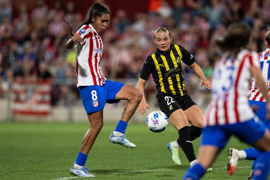Gabriela Garcia of Atletico Madrid and Paulina Nyström of
