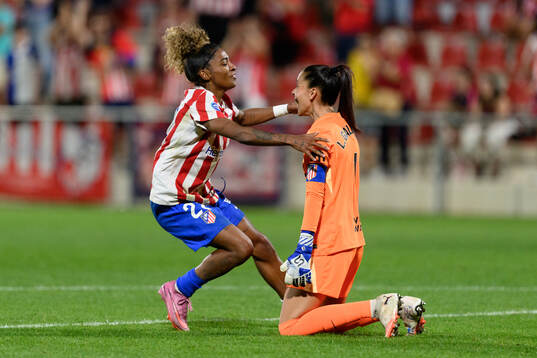 Luany and goalkeeper Lola Gallardo of Atletico Madrid