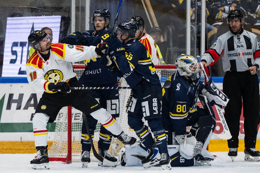 Brynäs Anton Rödin och HV71s Martin Johnsen