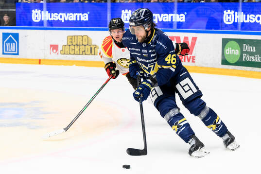 <bb21<och HV71s Joona Luoto