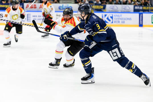Brynäs Anton Rödin och HV71s Hugo Pettersson