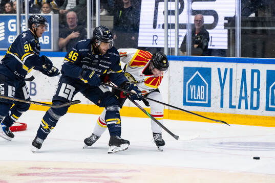 HV71s Joona Luoto och Brynäs Mattias Norlinder