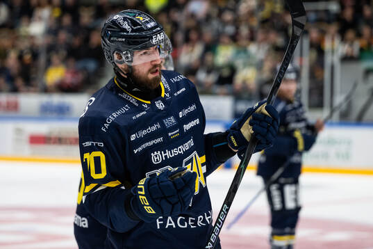 HV71s Lukas Rousek nder ishockeymatchen i SHL mellan HV71
