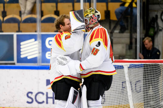 Brynäs målvakt Damian Clara och målvakt Collin Delia