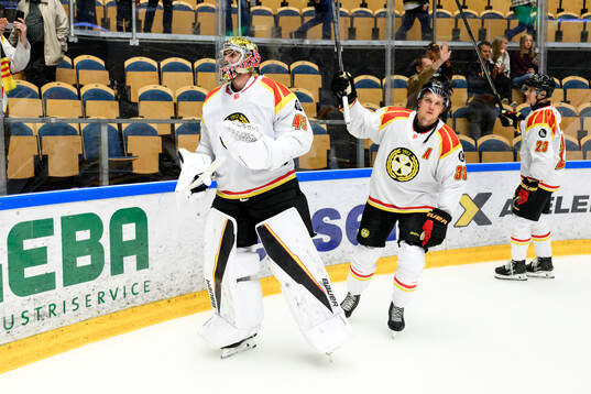 Brynäs målvakt Damian Clara jublar