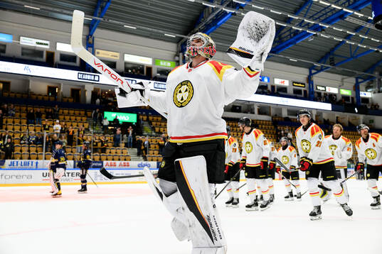 Brynäs målvakt Damian Clara jublar