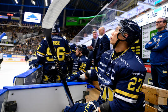 HV71s Jonathan Ang