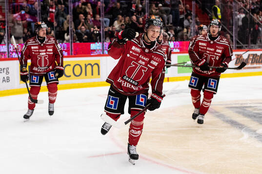Örebros Patrik Puistola jublar
