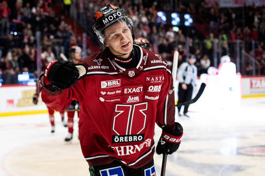 Örebros Patrik Puistola jublar