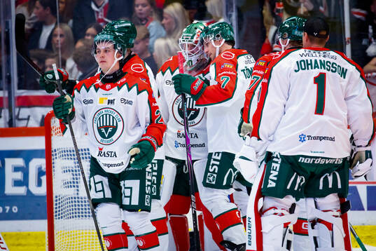 Frölundas Henrik Tömmernes och målvakt Tobias Normann