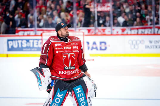 Örebros målvakt Jhonas Enroth deppar