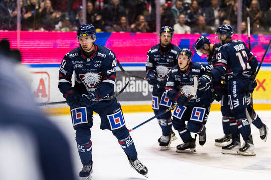 Linköpings David Bernhardt jublar